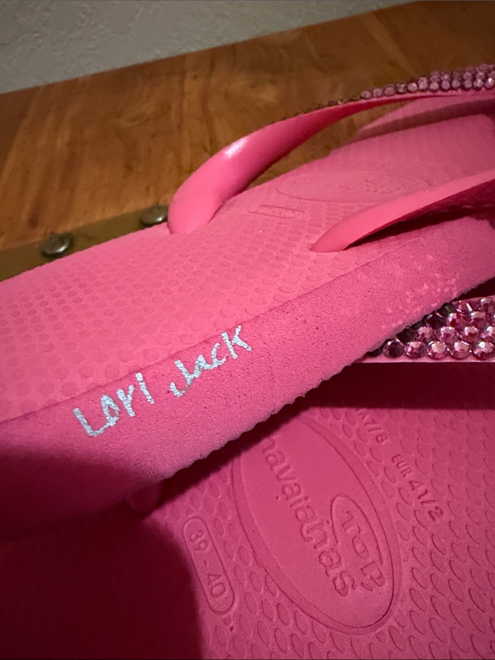Havaianas Lori Jack signed Pink Crystal-Embellished Flip Flops - Picture 7 of 7